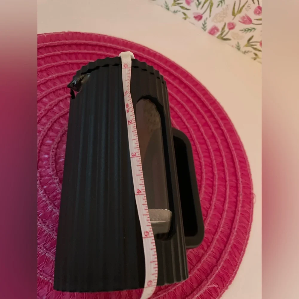 Well Equipped Kitchen 20oz. Black Coffee press. Screw top, roughly 6 in. Height